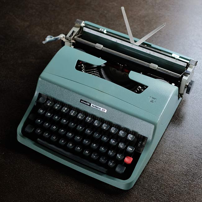 OLIVETTI Lettera 32 タイプライター