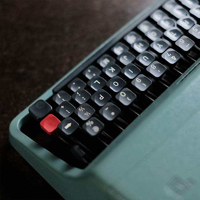 OLIVETTI Lettera 32 タイプライター