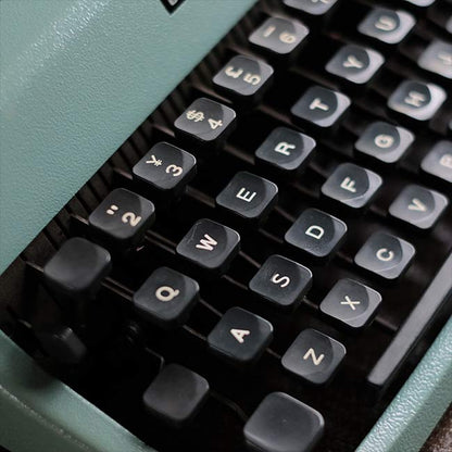 OLIVETTI Lettera 32 タイプライター