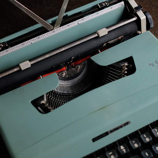 OLIVETTI Lettera 32 タイプライター