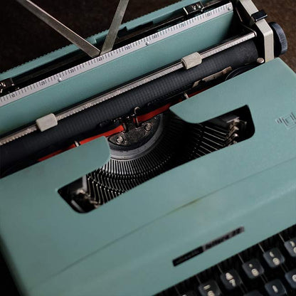 OLIVETTI Lettera 32 タイプライター