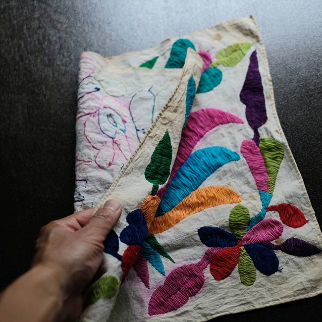 オトミ族 刺繍布