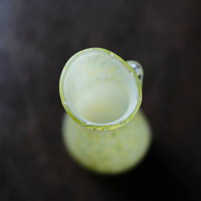 細かな水玉のフラワーベース