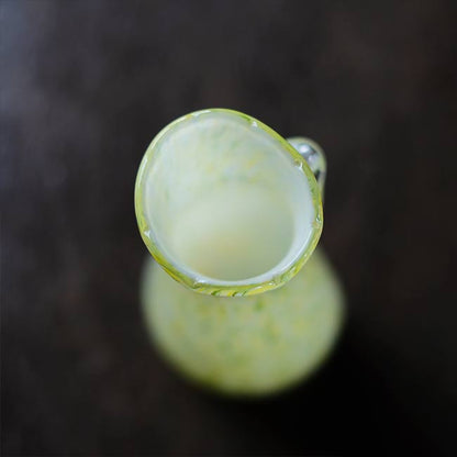 細かな水玉のフラワーベース