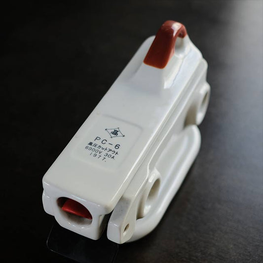 高圧カットアウト