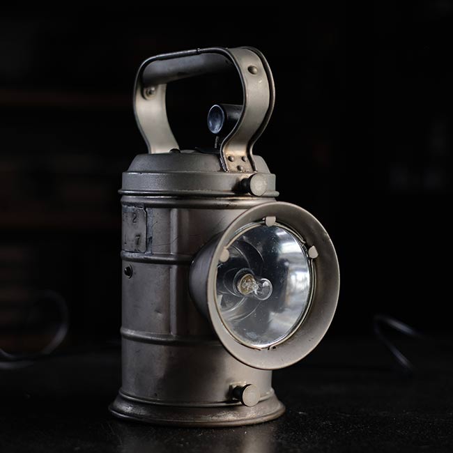 鉄道の合図灯のランプ