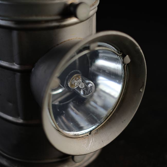 鉄道の合図灯のランプ