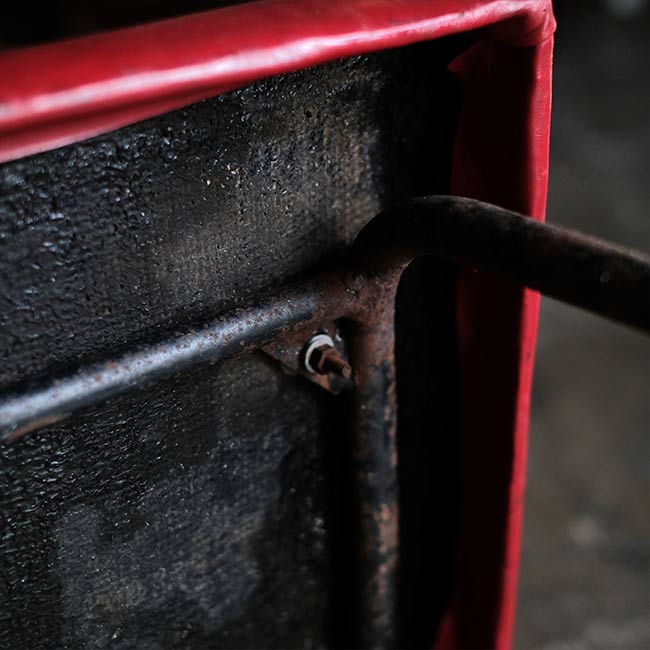 鉄脚のレトロチェア