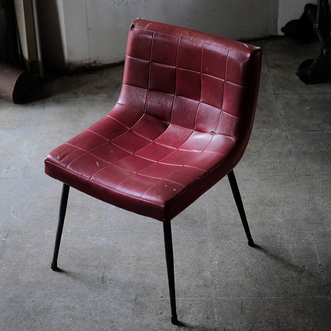 鉄脚のレトロチェア