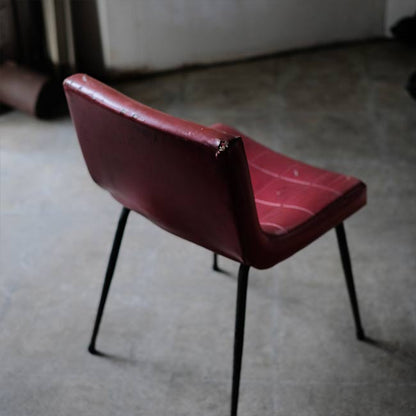 鉄脚のレトロチェア