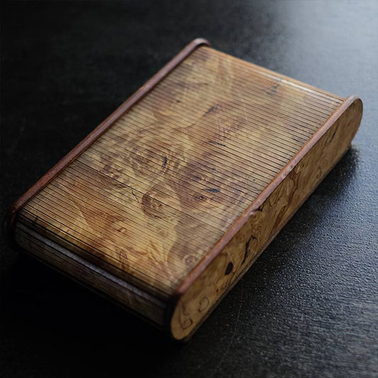 蛇腹の蓋付き文具入れ