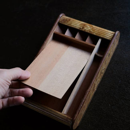 蛇腹の蓋付き文具入れ