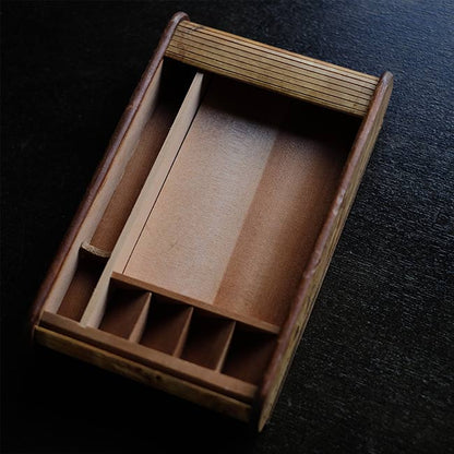 蛇腹の蓋付き文具入れ