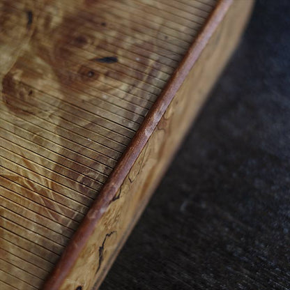 蛇腹の蓋付き文具入れ