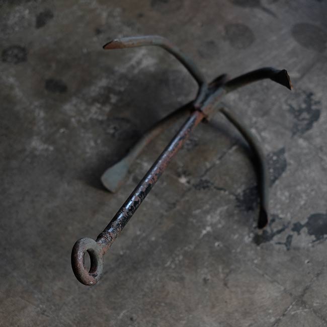 サビた錨（いかり）