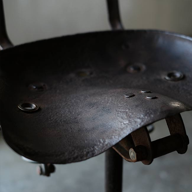 ドライバーズシートチェア