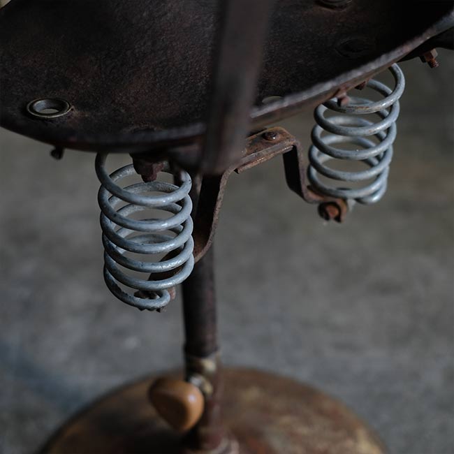 ドライバーズシートチェア