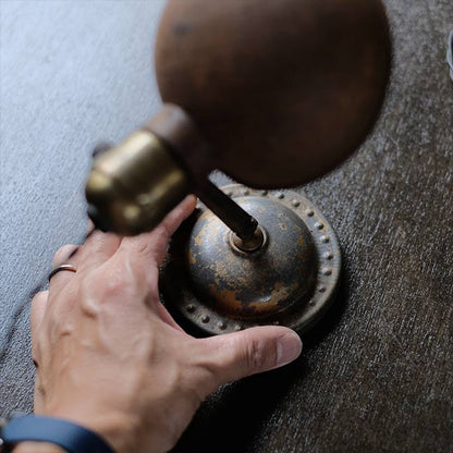 小型のデスクランプ