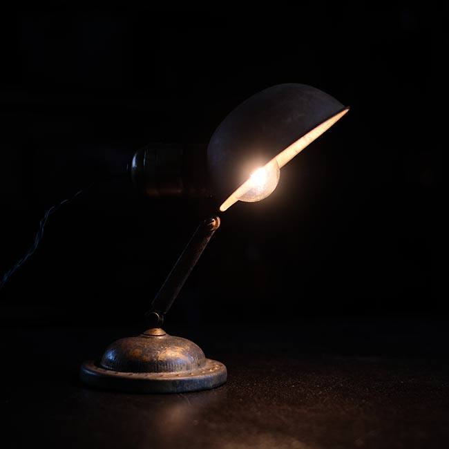 小型のデスクランプ