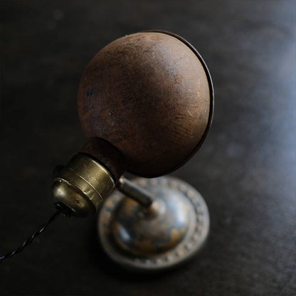 小型のデスクランプ