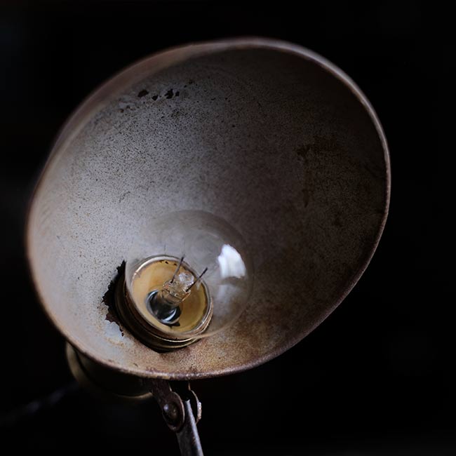 小型のデスクランプ