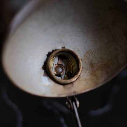 小型のデスクランプ