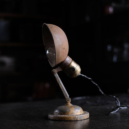 小型のデスクランプ