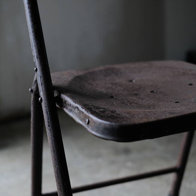 メタルの折りたたみチェア