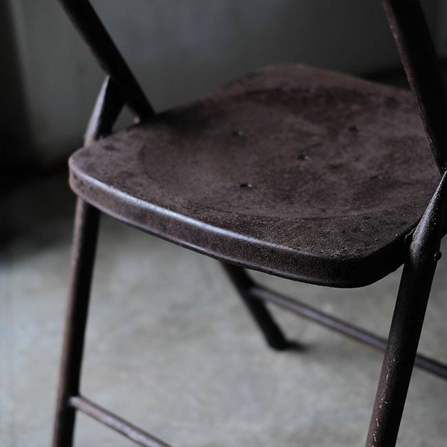 メタルの折りたたみチェア