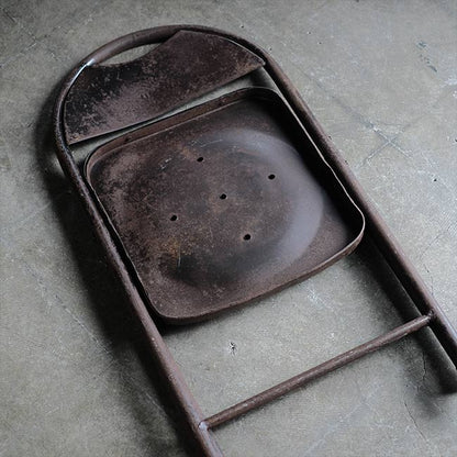 メタルの折りたたみチェア