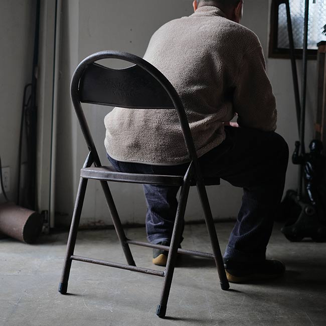 メタルの折りたたみチェア