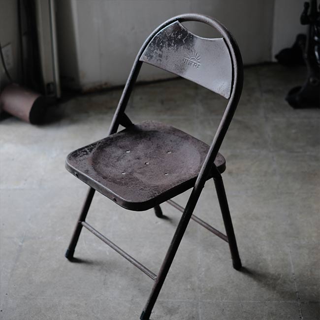 メタルの折りたたみチェア