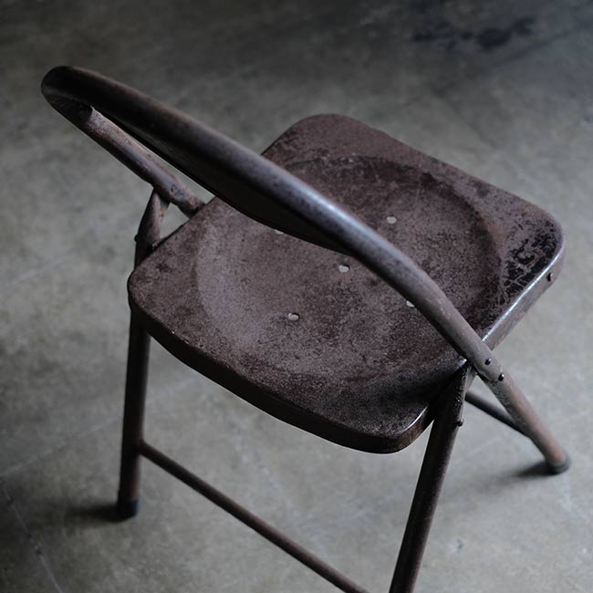 メタルの折りたたみチェア