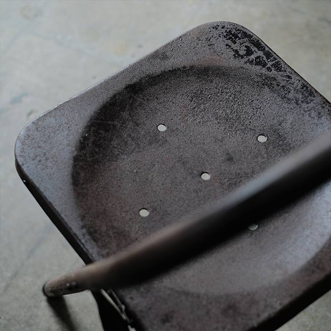 メタルの折りたたみチェア