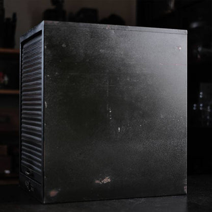 シャッター扉のスチール製の引き出し（A4、7段）