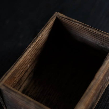 簡素な木箱