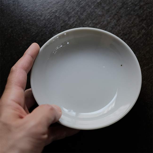 深さのある白磁の小皿 φ13cm – zakka store towi