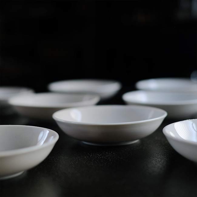 深さのある白磁の小皿 φ13cm – zakka store towi