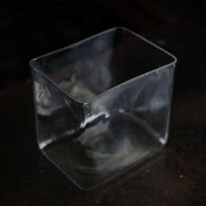 四角いガラスの金魚鉢