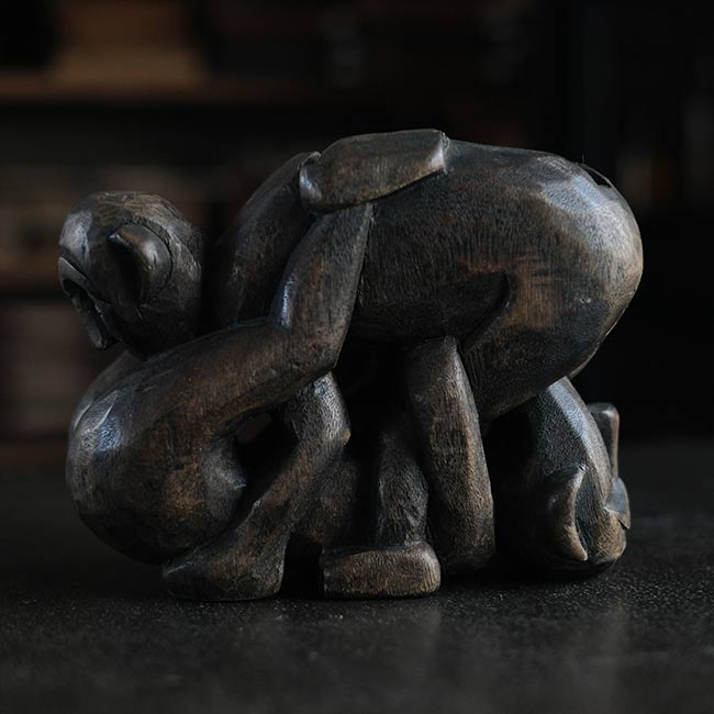 エロティック木彫り像