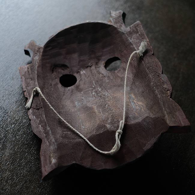 魔除けのマスク