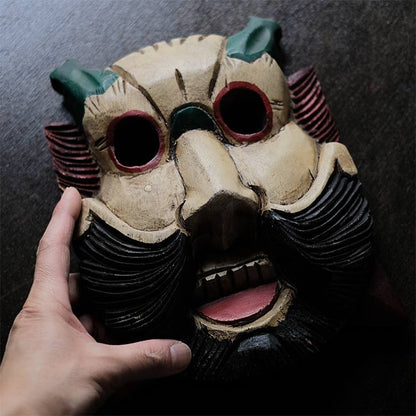 魔除けのマスク