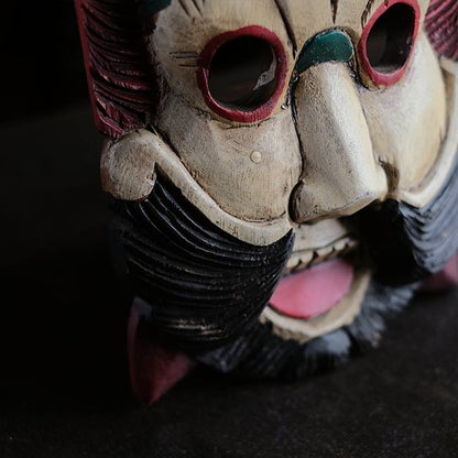 魔除けのマスク