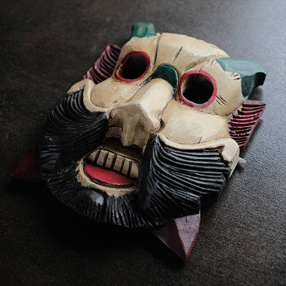 魔除けのマスク