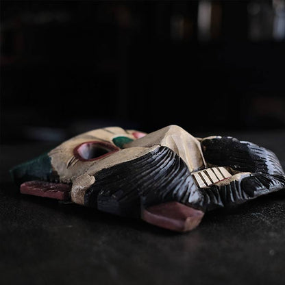 魔除けのマスク