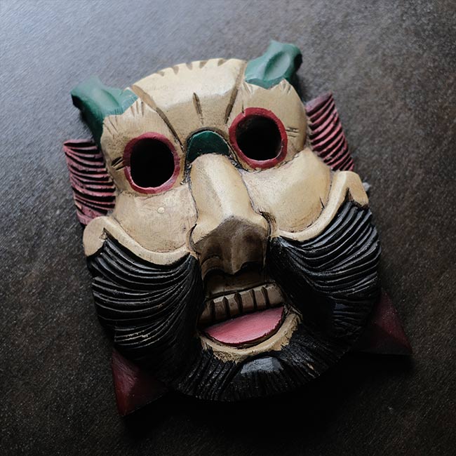 魔除けのマスク