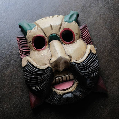 魔除けのマスク