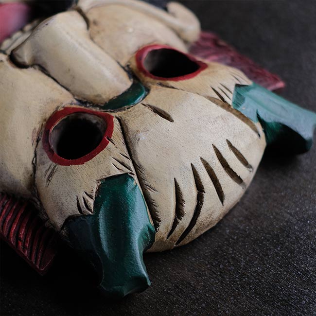 魔除けのマスク