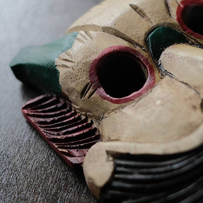 魔除けのマスク