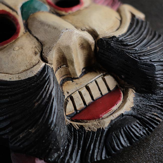 魔除けのマスク